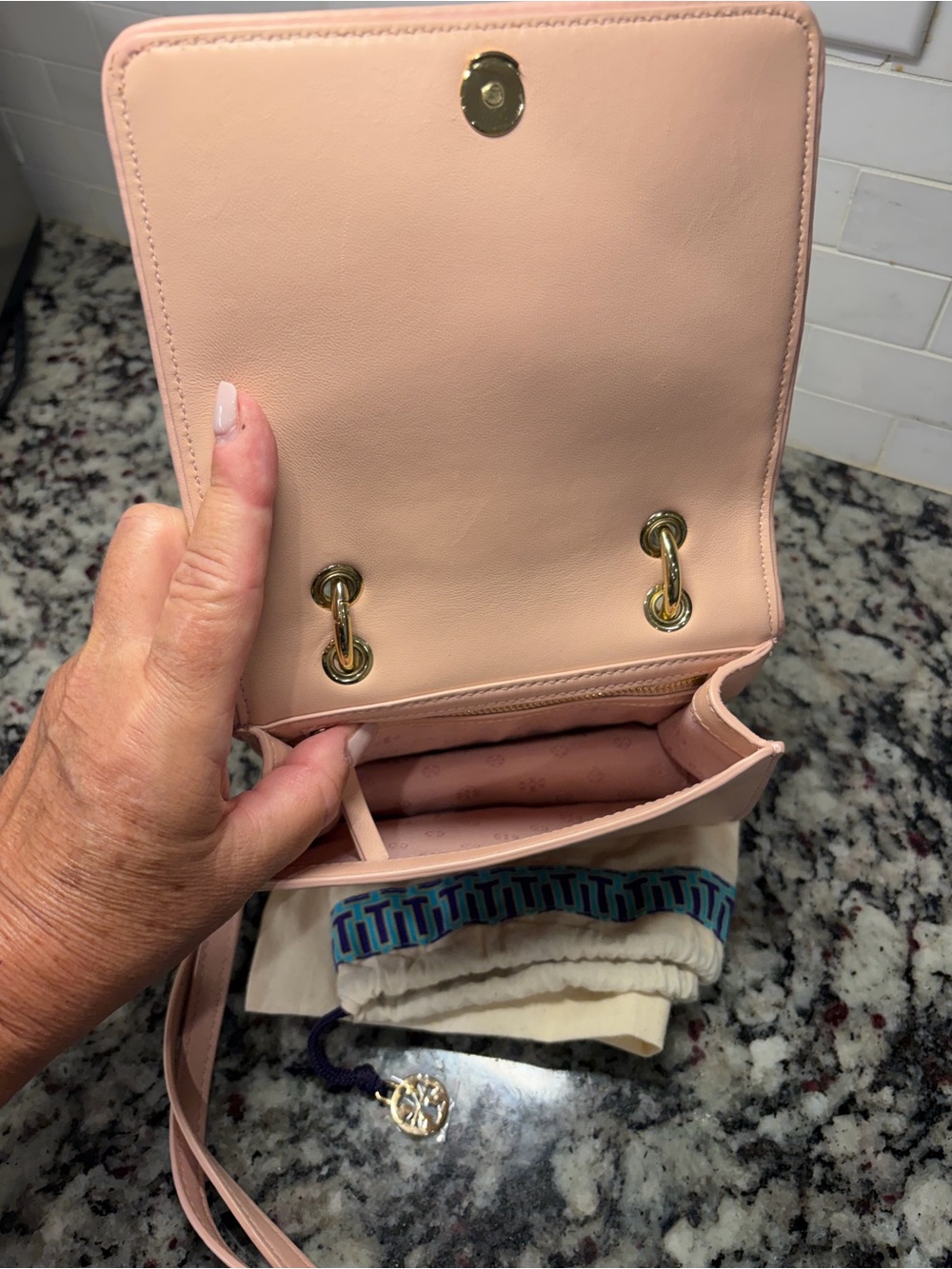 Tory Burch Blush Quilted Leather Chain Crossbody - w/ dust bag- NWOT - Picture 3 of 6